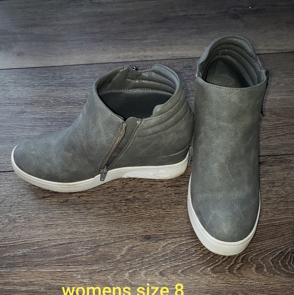Womens size 8 wedge shoes gray